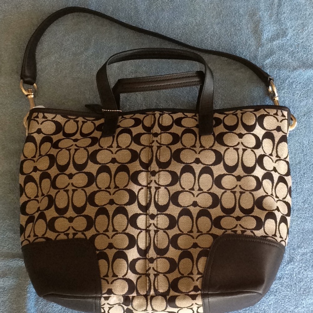 COACH SV BAG. BLACK AND WHITE
